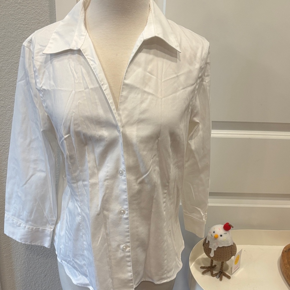 EUC Anne Klein Classic White Button-Down Shirt